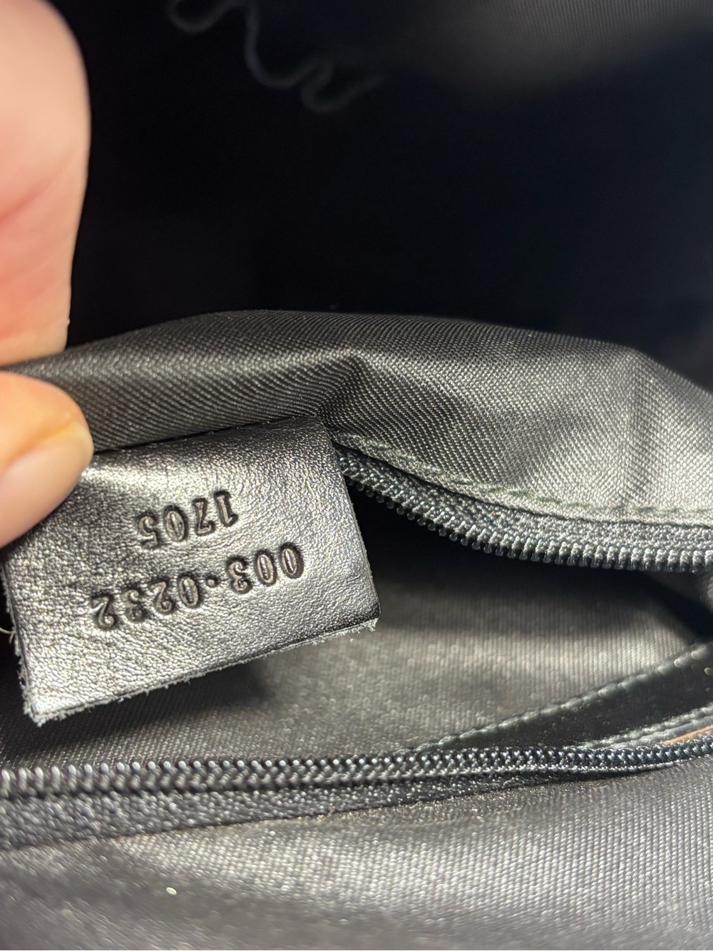 Gucci Logo Black Sling - Picture 12 of 16